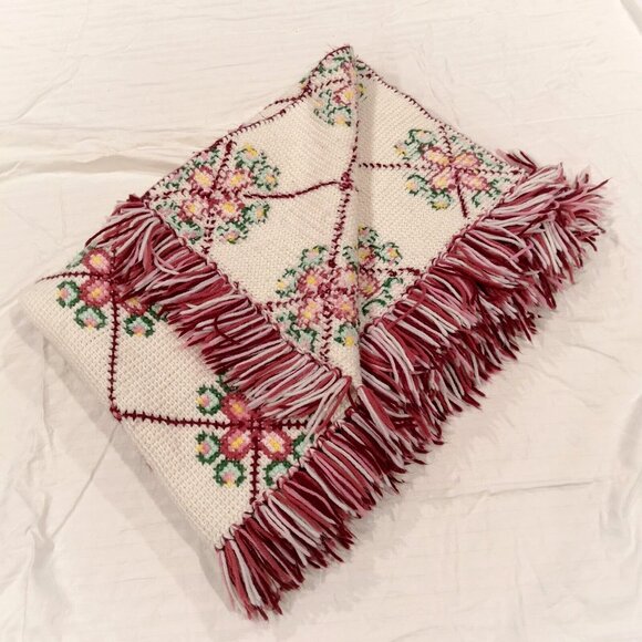 Vintage Machine Knit Wool Blanket Cross Stitch Floral Pattern Tassels 84"x46" - Picture 6 of 6